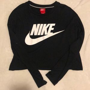 Cropped Nike top